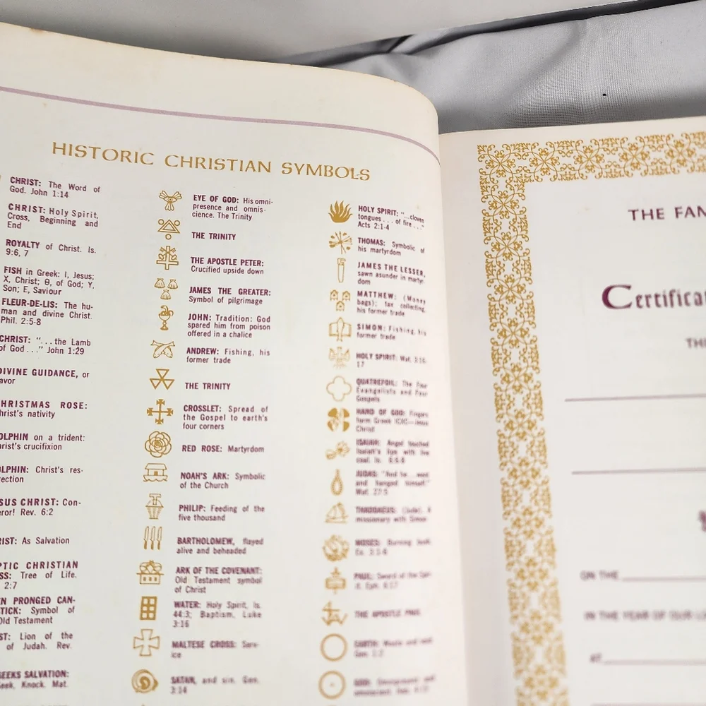 Vintage 1978 Holy Bible Family Life Edition Full Color Sections